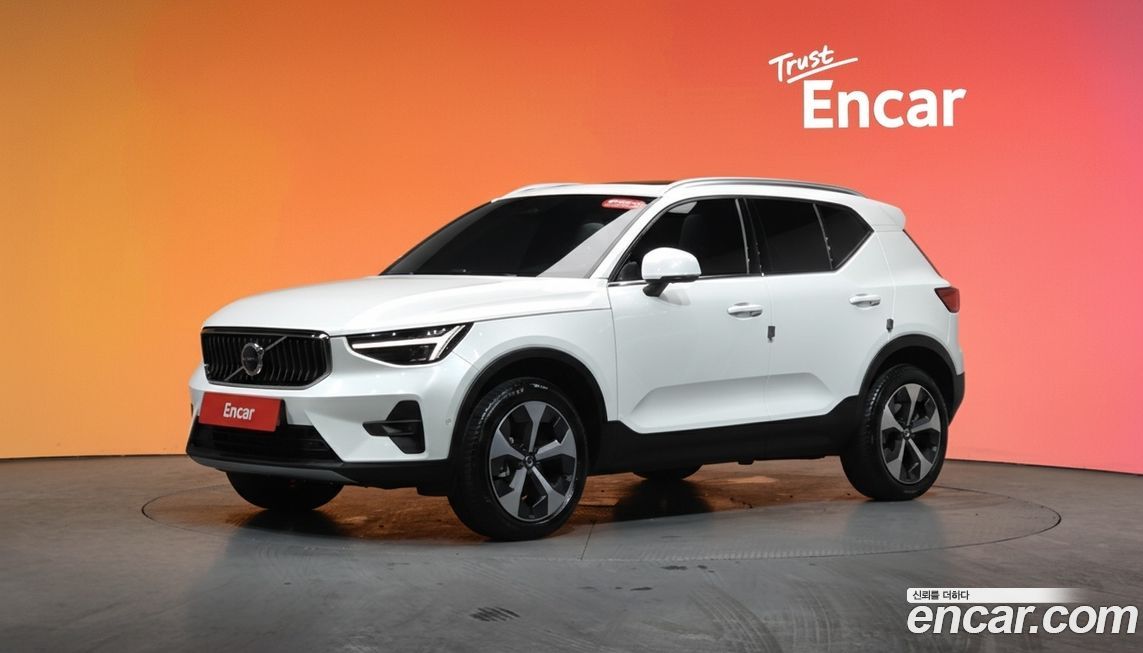 Volvo XC40 2025