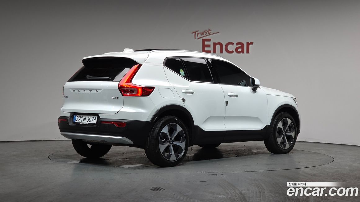 Volvo XC40 2025