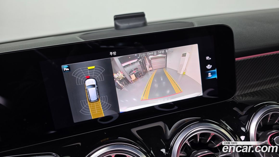 Mercedes-Benz GLB-Class 2023