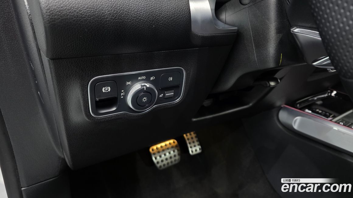 Mercedes-Benz GLB-Class 2023