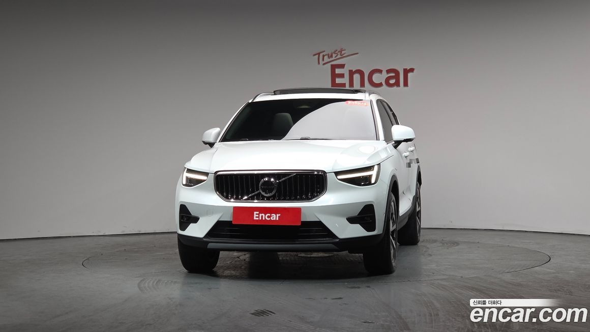 Volvo XC40 2025