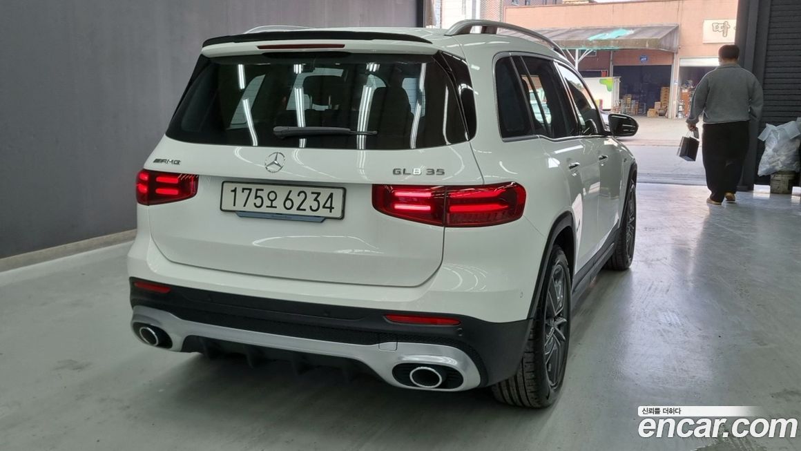 Mercedes-Benz GLB-Class 2025