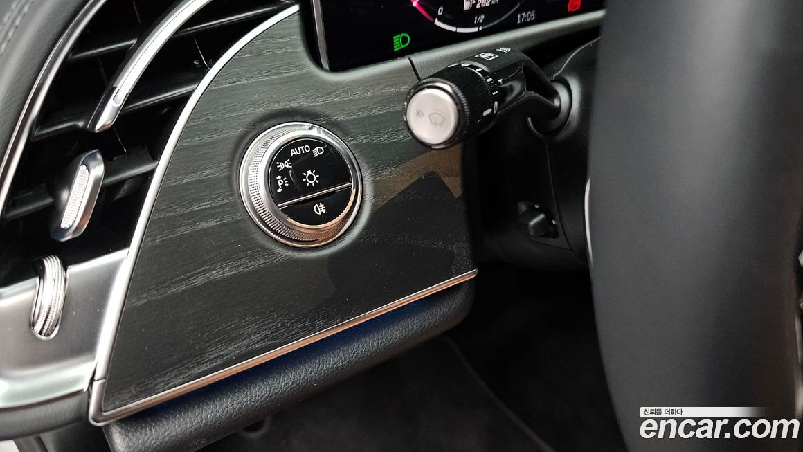 Mercedes-Benz E-Class 2025