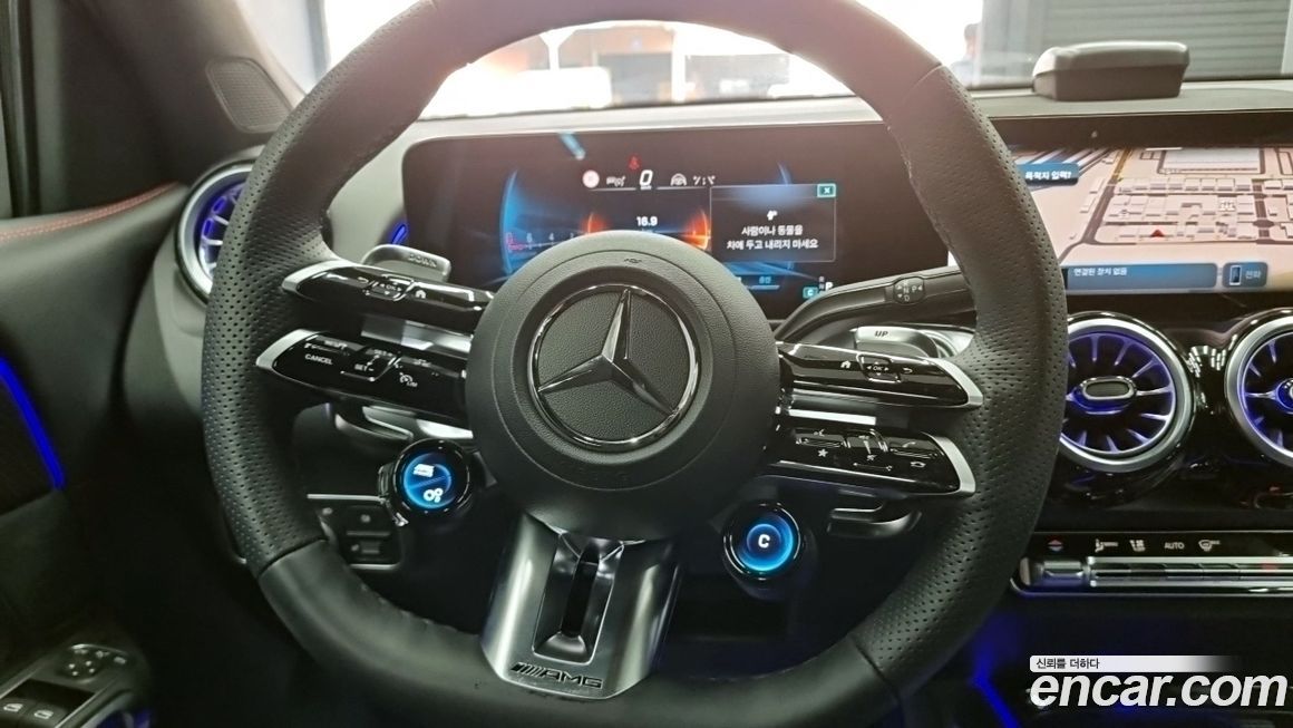 Mercedes-Benz GLB-Class 2025