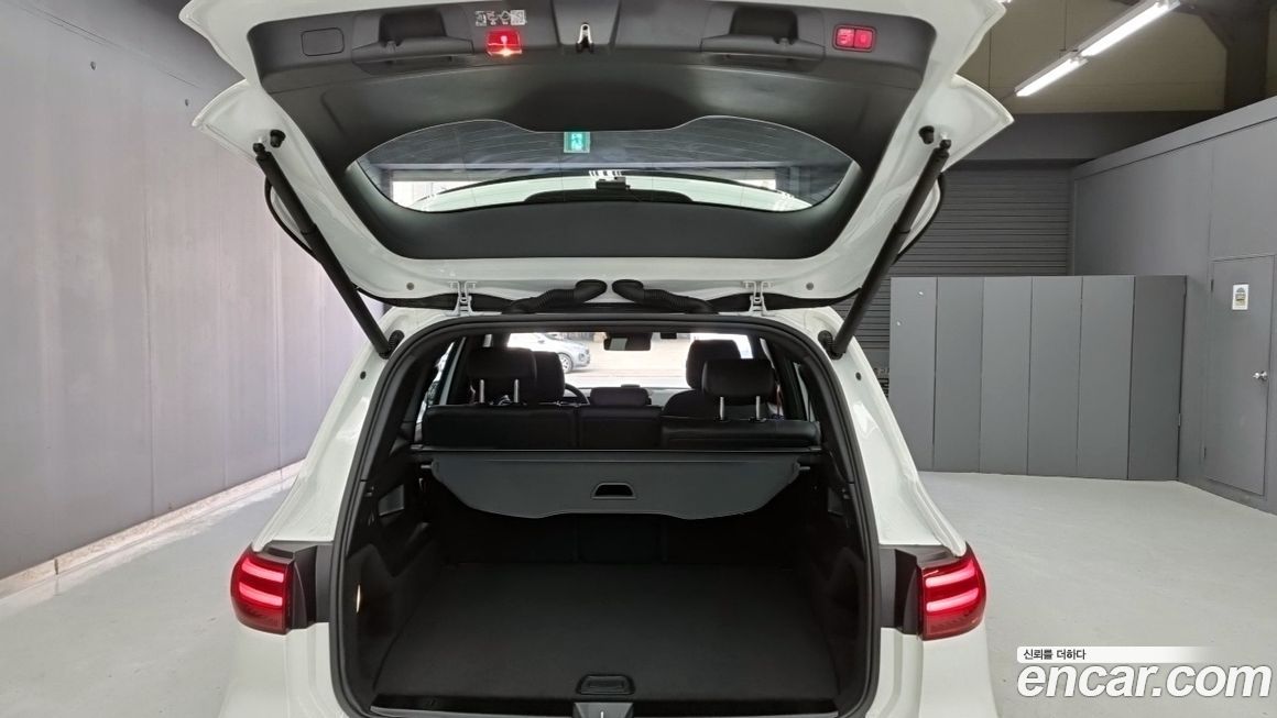 Mercedes-Benz GLB-Class 2025