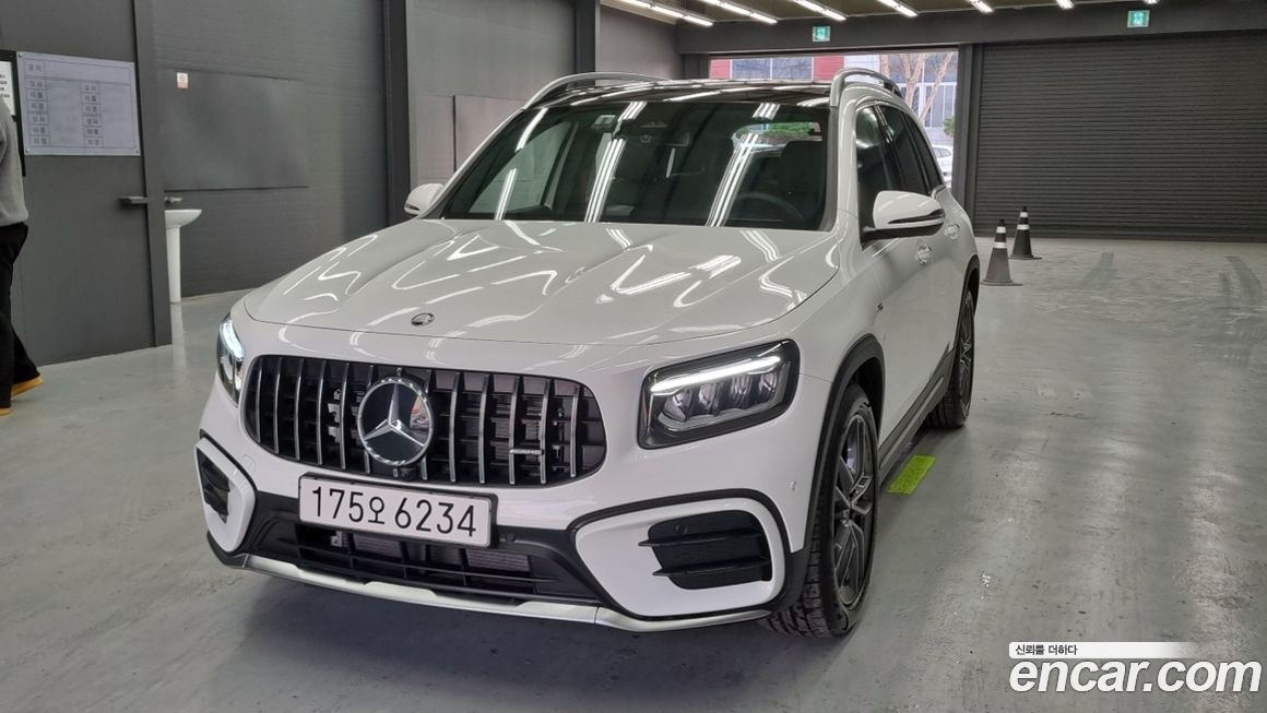 Mercedes-Benz GLB-Class 2025