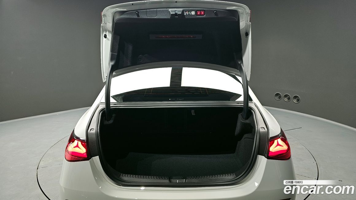 Mercedes-Benz E-Class 2025