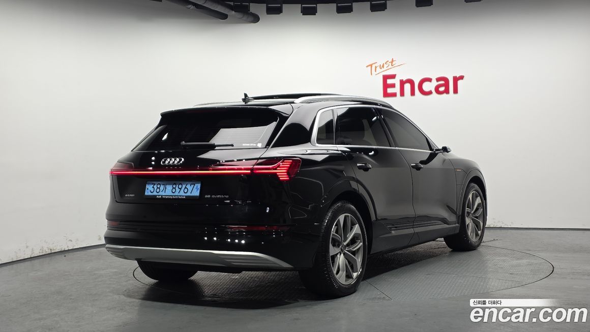 Audi e-tron 2023