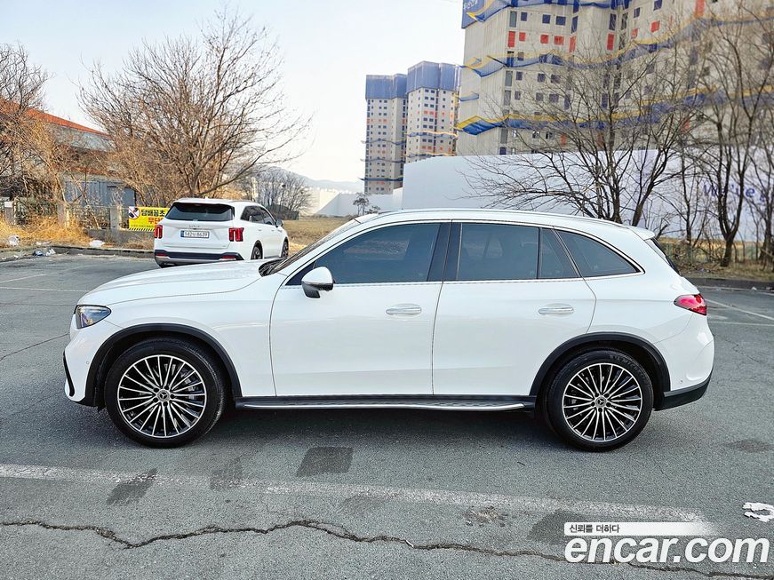 Mercedes-Benz GLC-Class 2023