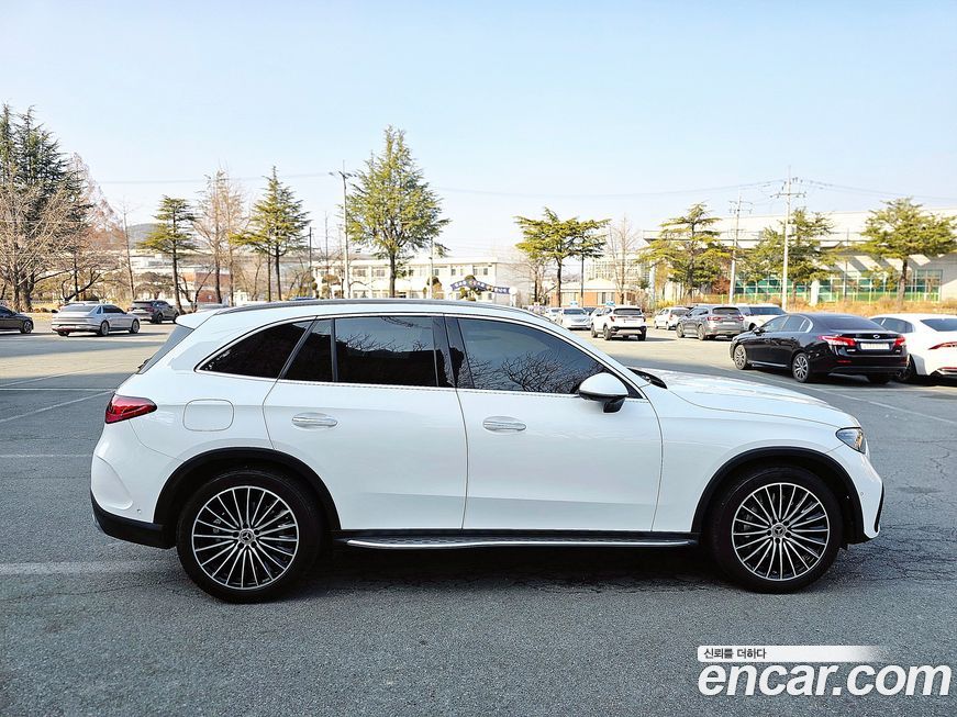 Mercedes-Benz GLC-Class 2023