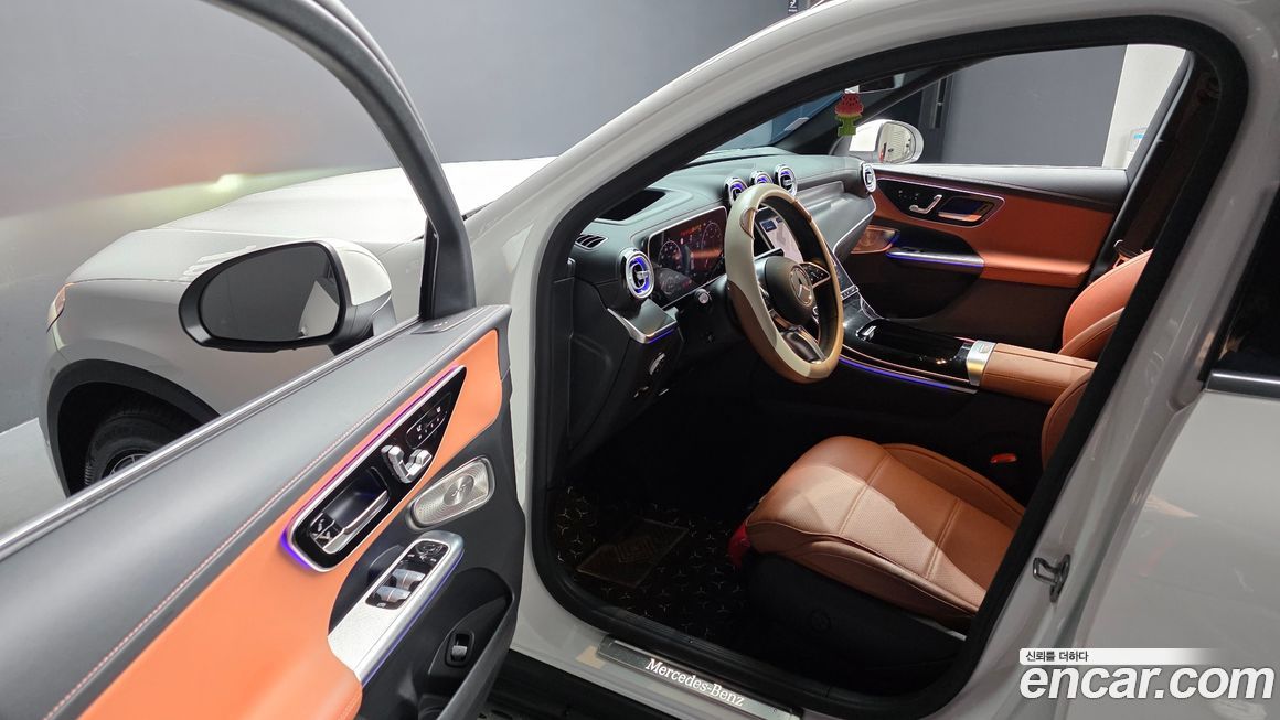 Mercedes-Benz GLC-Class 2025