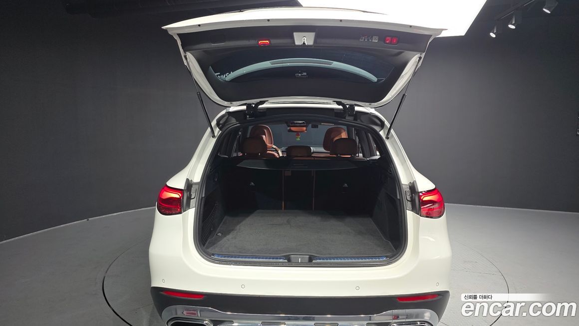 Mercedes-Benz GLC-Class 2025