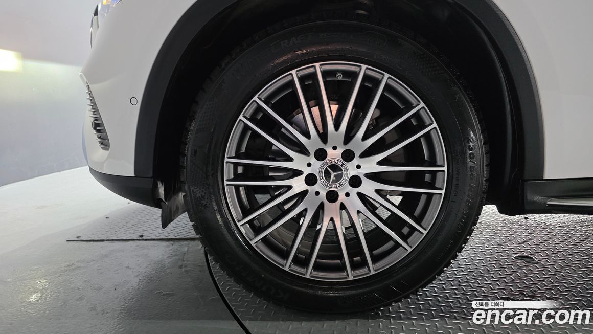 Mercedes-Benz GLC-Class 2025