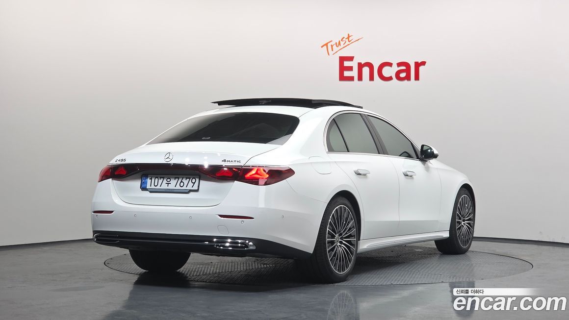 Mercedes-Benz E-Class 2024