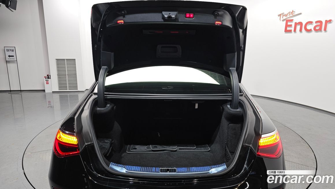 Mercedes-Benz S-Class 2021