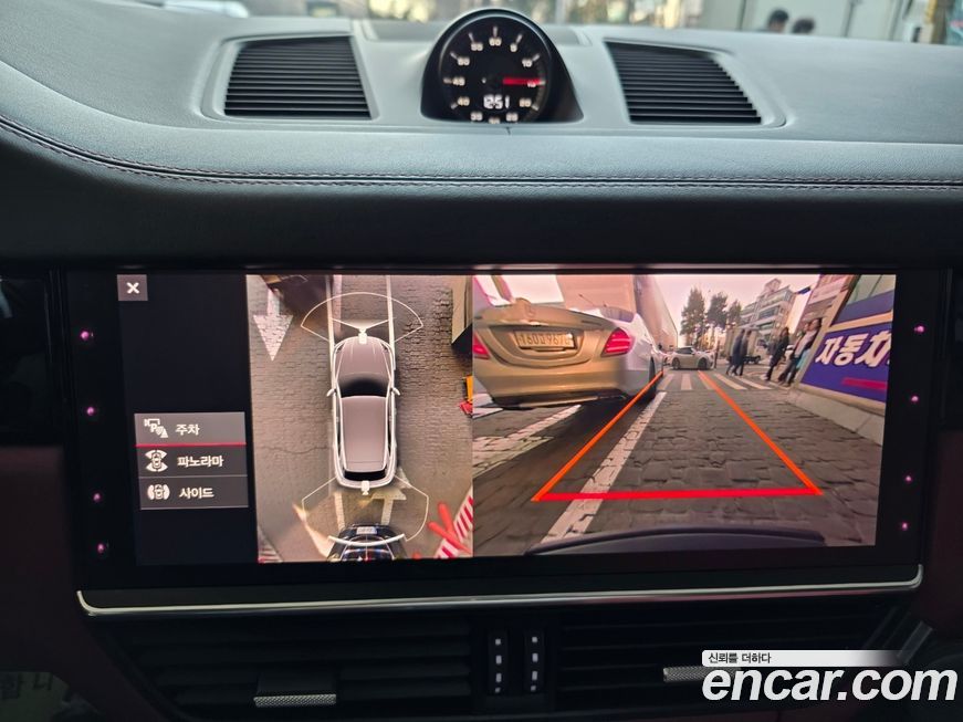 Porsche Cayenne 2021