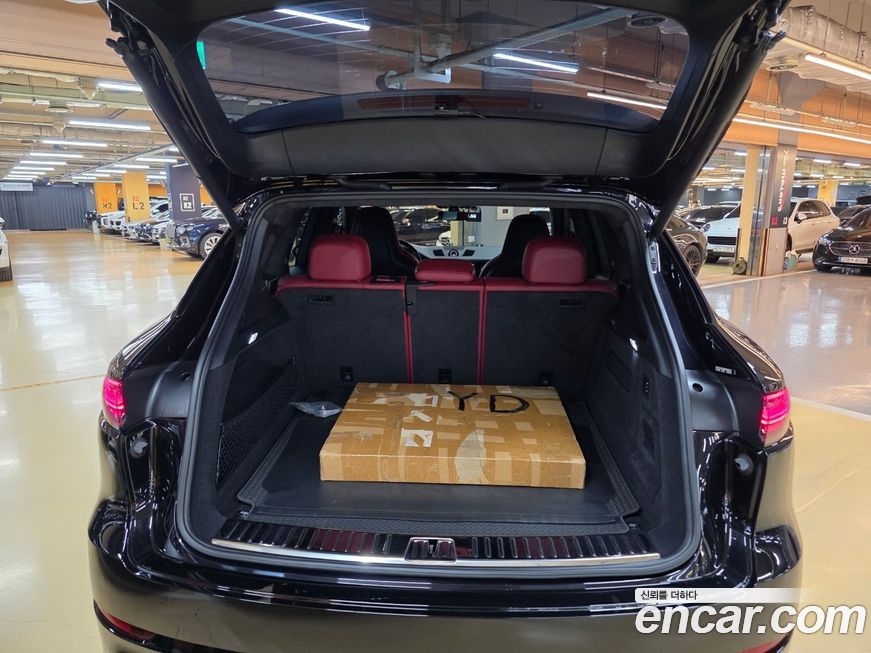 Porsche Cayenne 2021