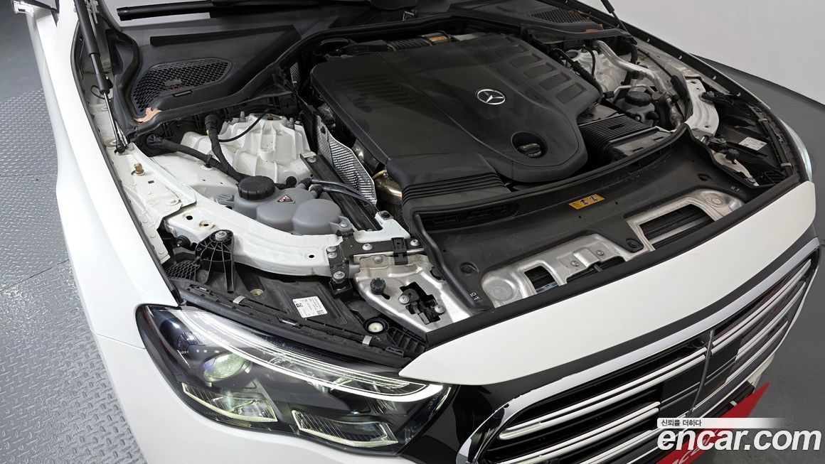 Mercedes-Benz E-Class 2024