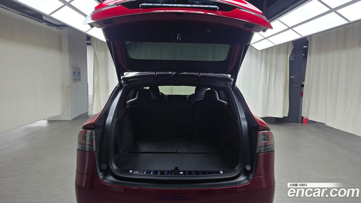 Tesla Model X 2024
