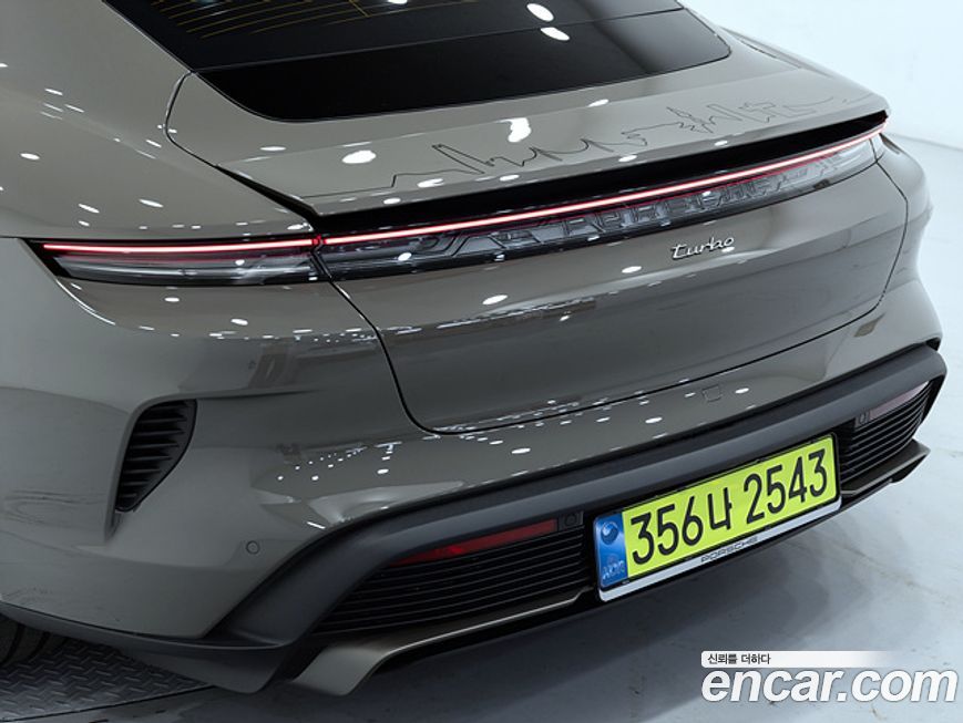 Porsche Taycan 2025