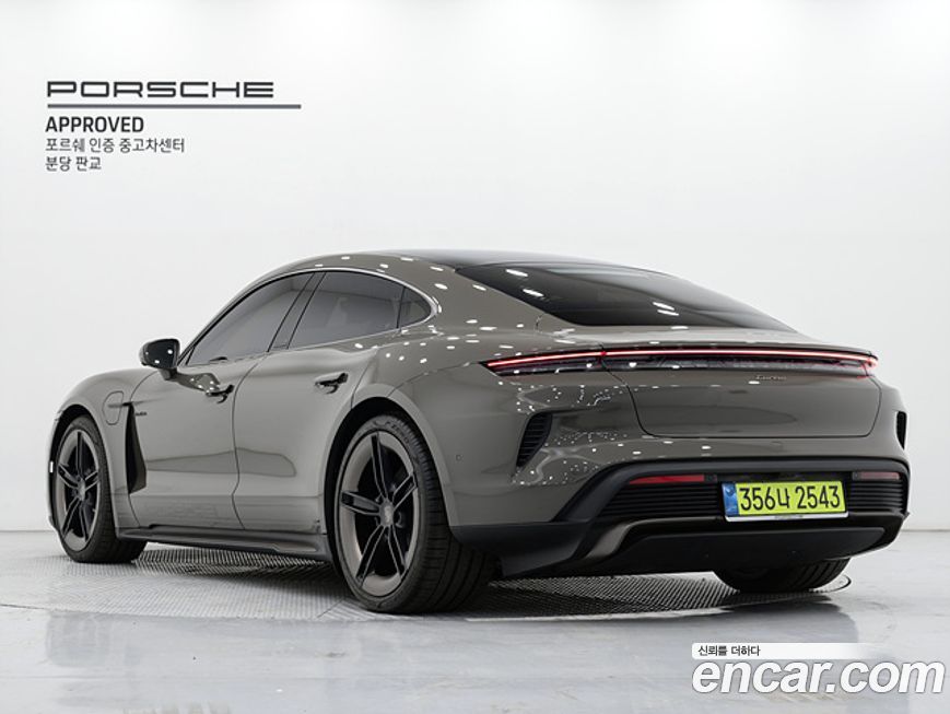 Porsche Taycan 2025