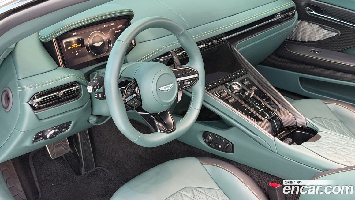 Astonmartin DB12 2025