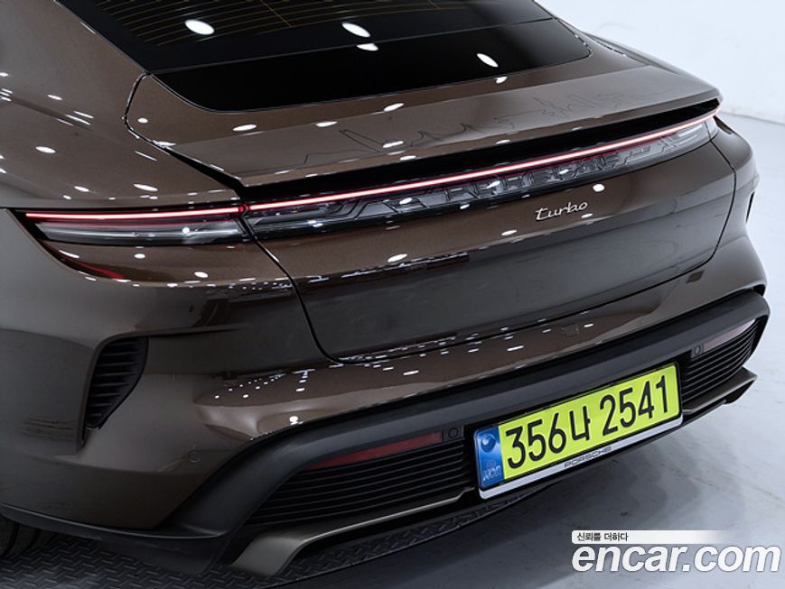 Porsche Taycan 2025