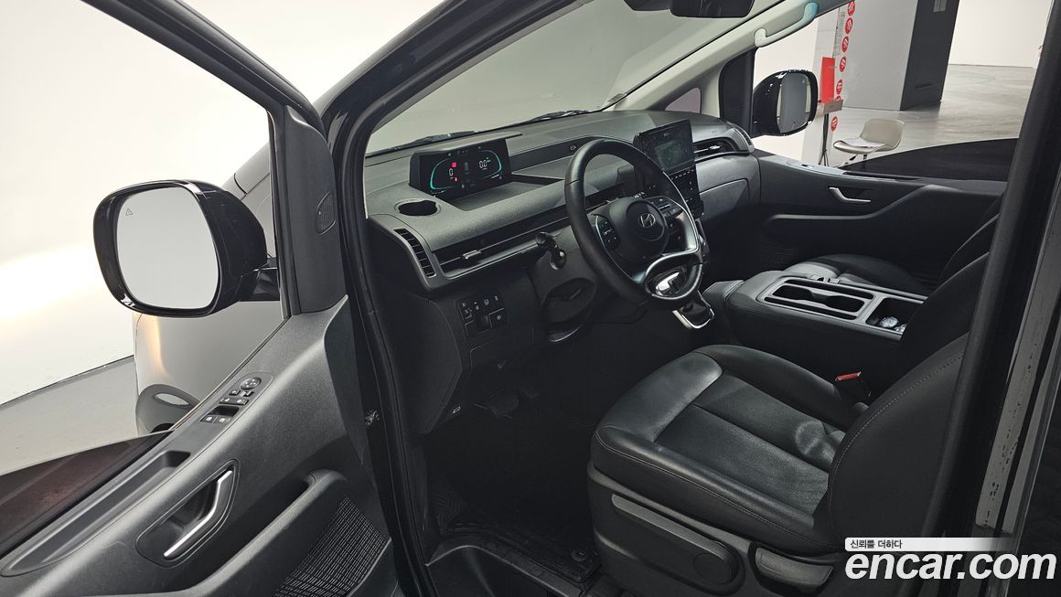 Hyundai Staria 2025