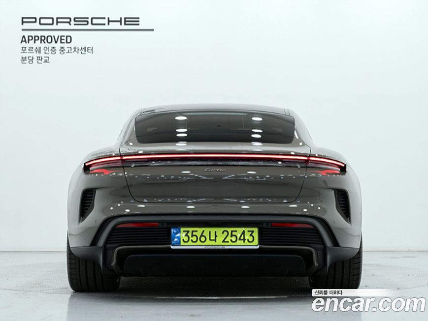 Porsche Taycan 2025
