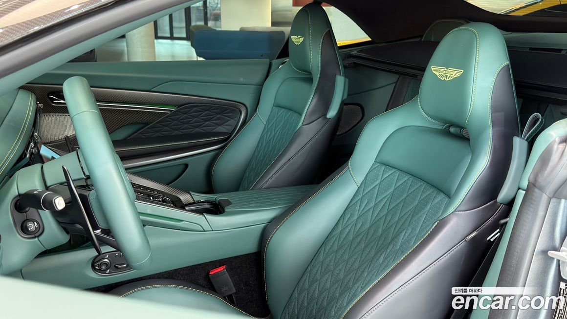 Astonmartin DB12 2025