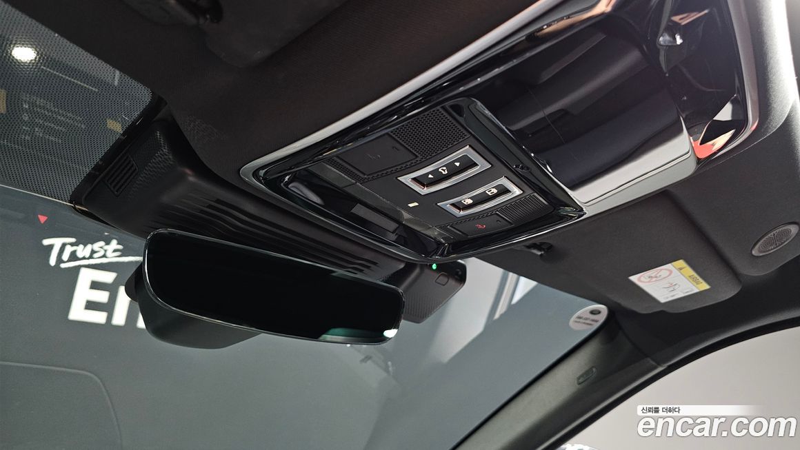 Land Rover Range Rover Velar 2024