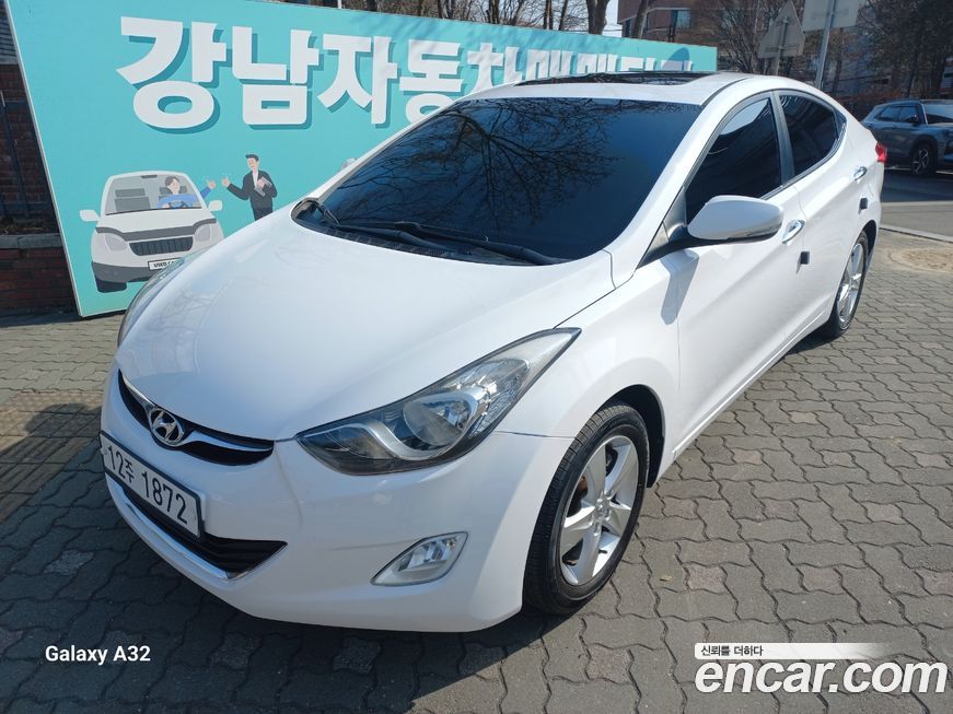 Hyundai AVANTE 2012