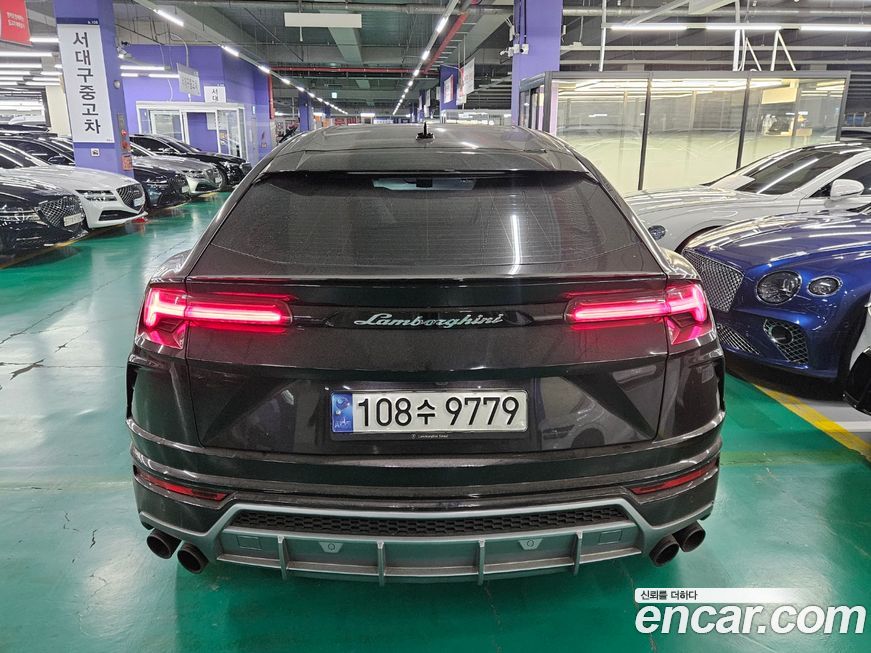 Lamborghini Urus 2021