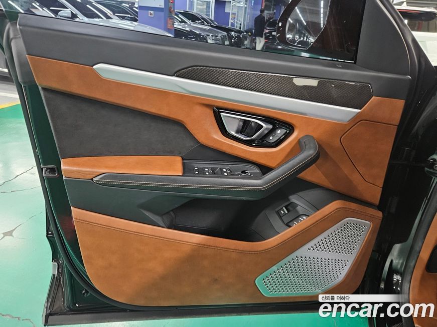 Lamborghini Urus 2021