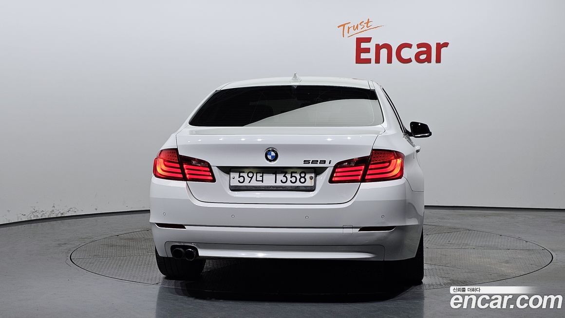 BMW 5-Series 2012