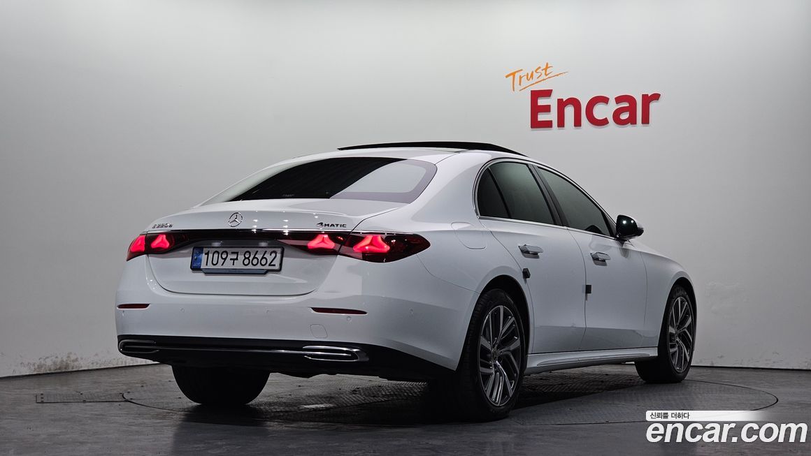 Mercedes-Benz E-Class 2024
