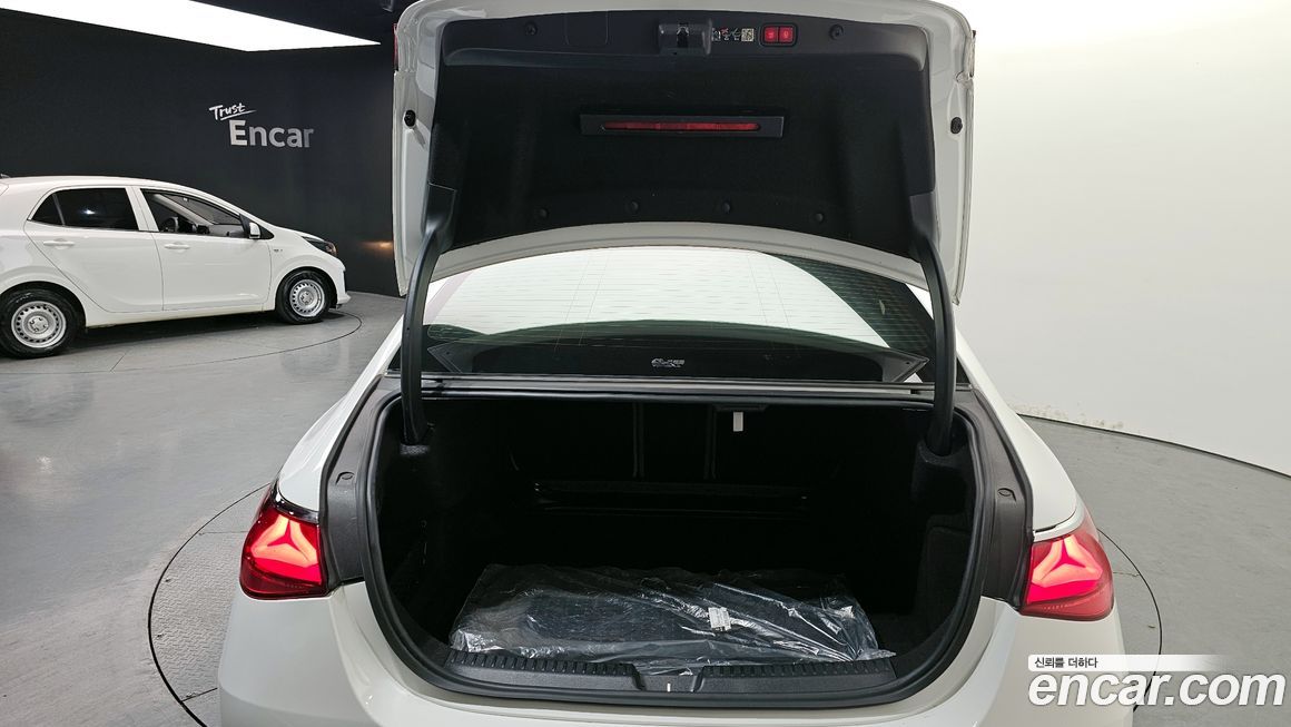 Mercedes-Benz E-Class 2024