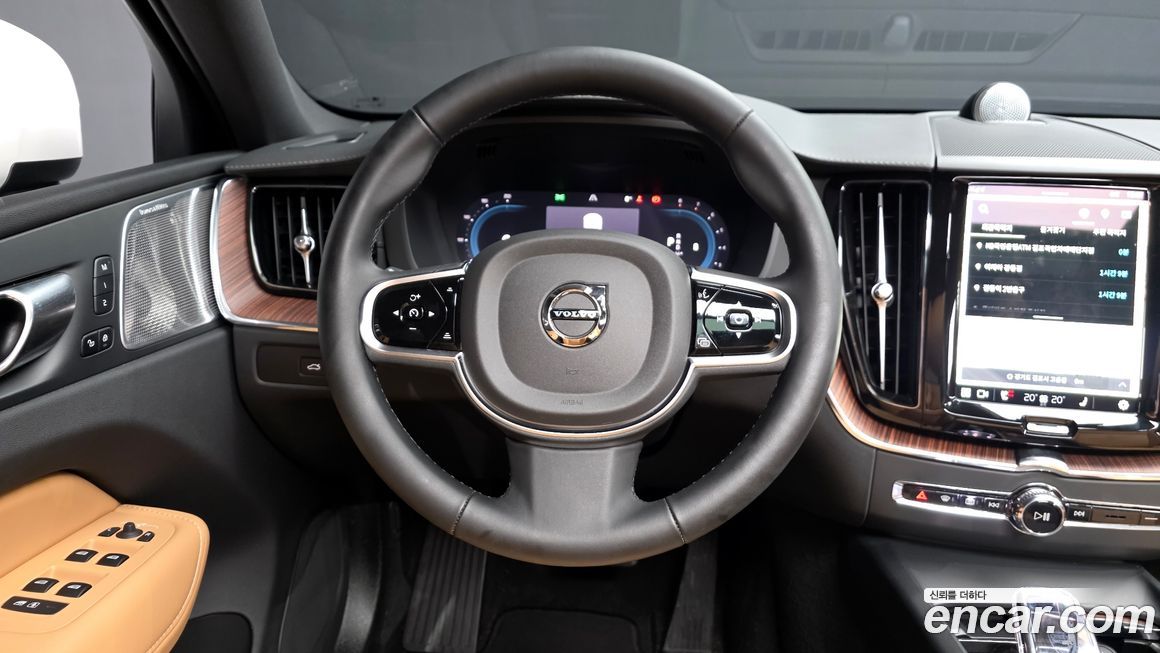 Volvo XC60 2025