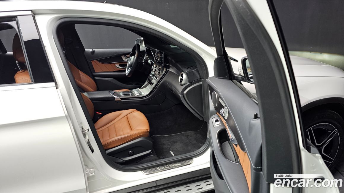 Mercedes-Benz GLC-Class 2023