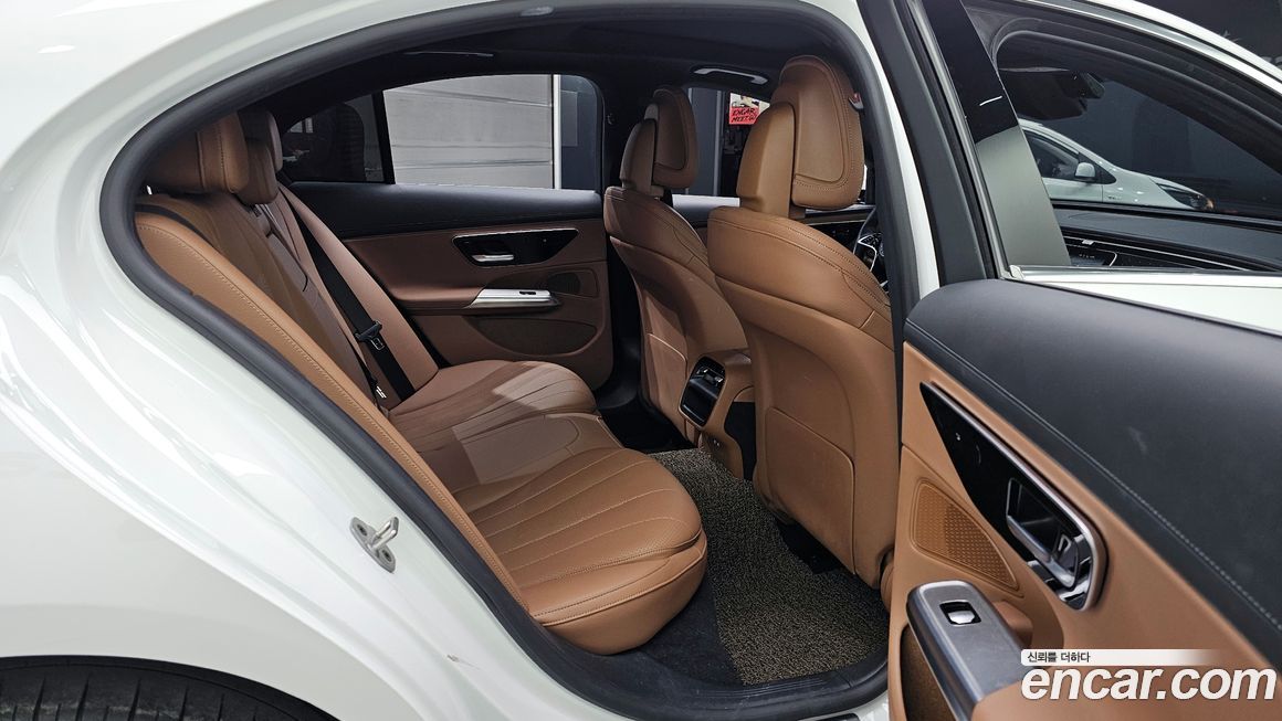 Mercedes-Benz E-Class 2024