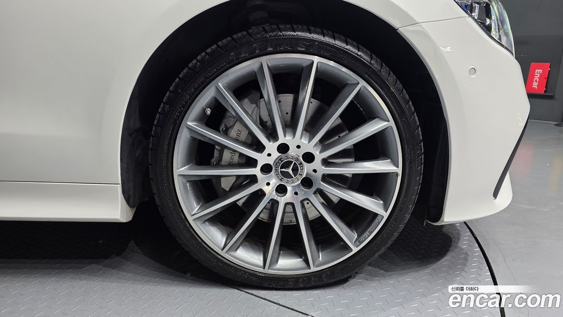 Mercedes-Benz E-Class 2022