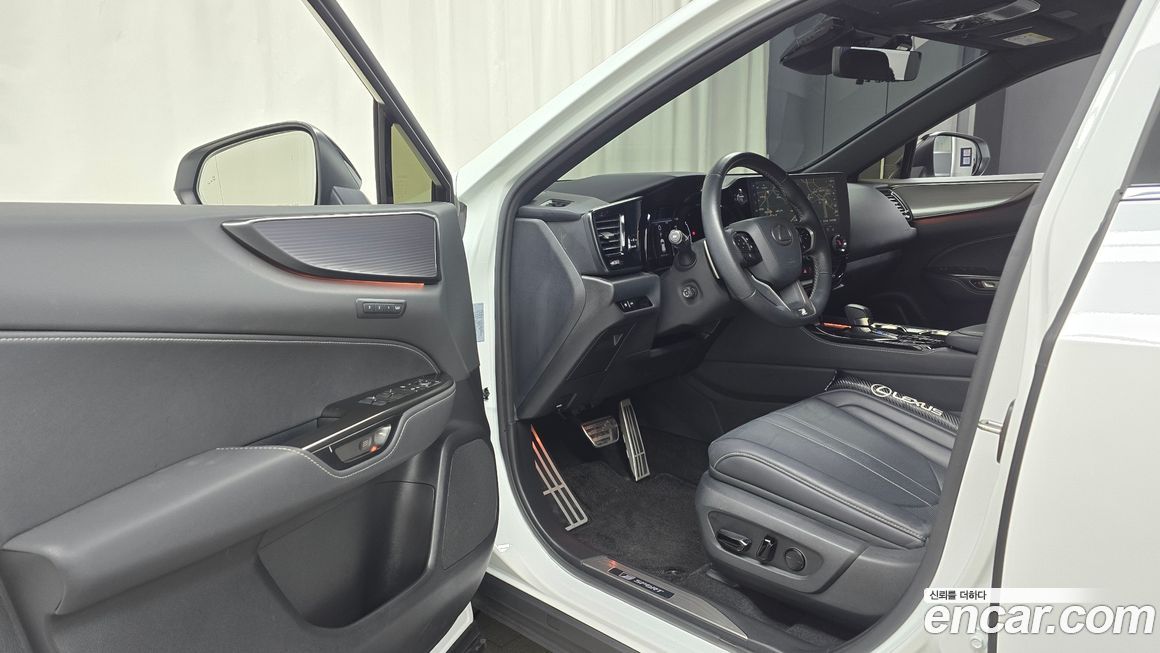 Lexus NX 2025