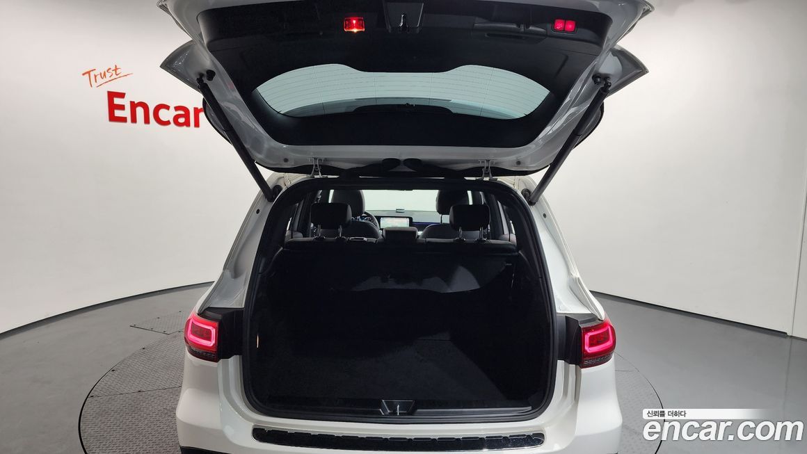 Mercedes-Benz GLB-Class 2021