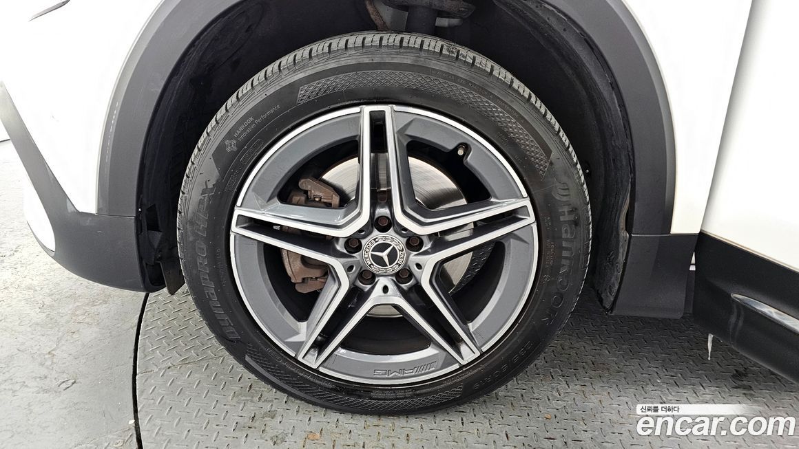 Mercedes-Benz GLB-Class 2021