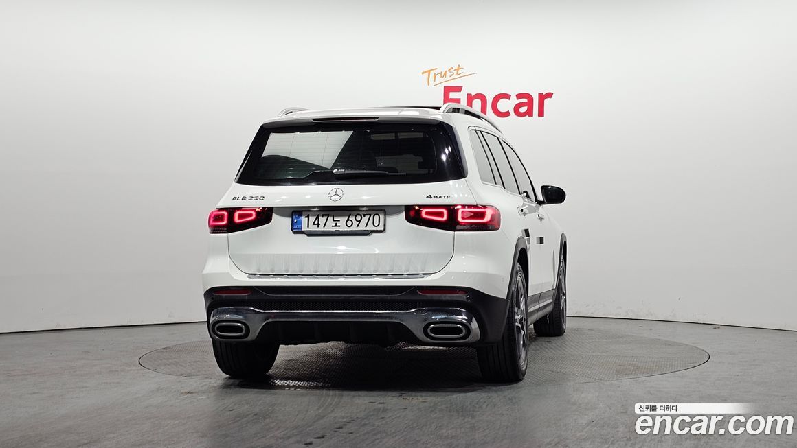 Mercedes-Benz GLB-Class 2021