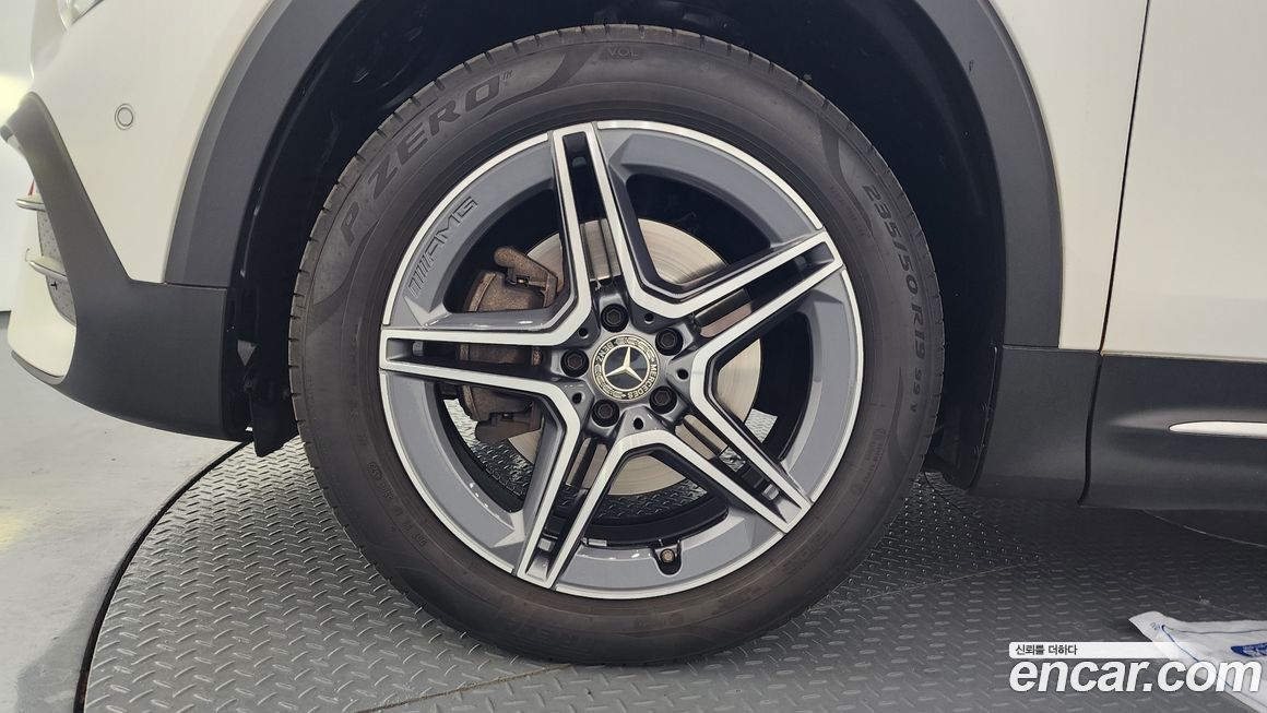 Mercedes-Benz GLB-Class 2021