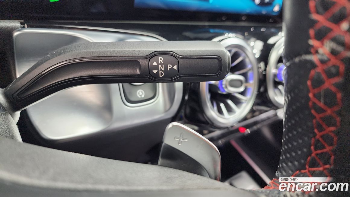 Mercedes-Benz GLB-Class 2021