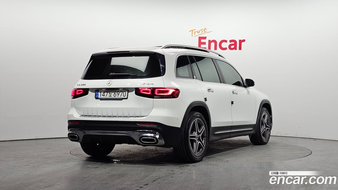 Mercedes-Benz GLB-Class 2021