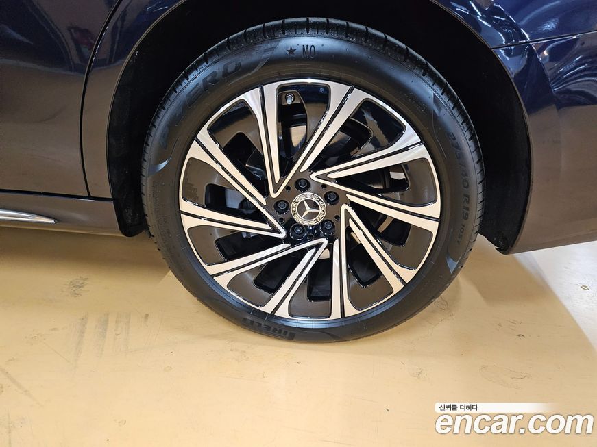 Mercedes-Benz E-Class 2024