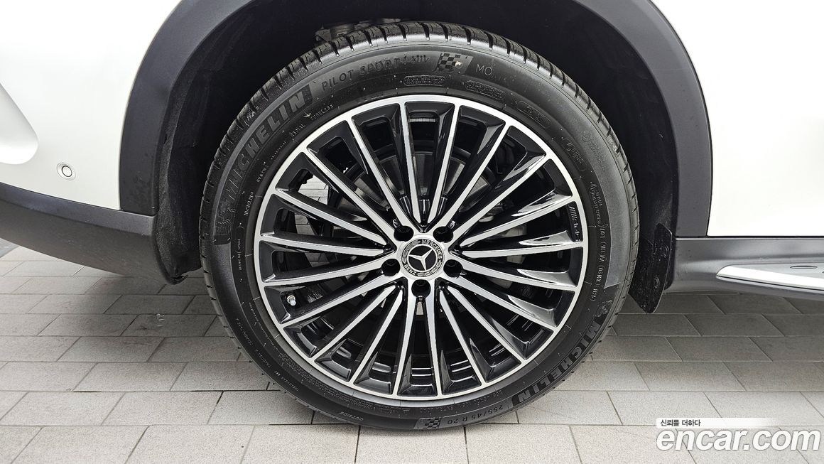 Mercedes-Benz GLC-Class 2025